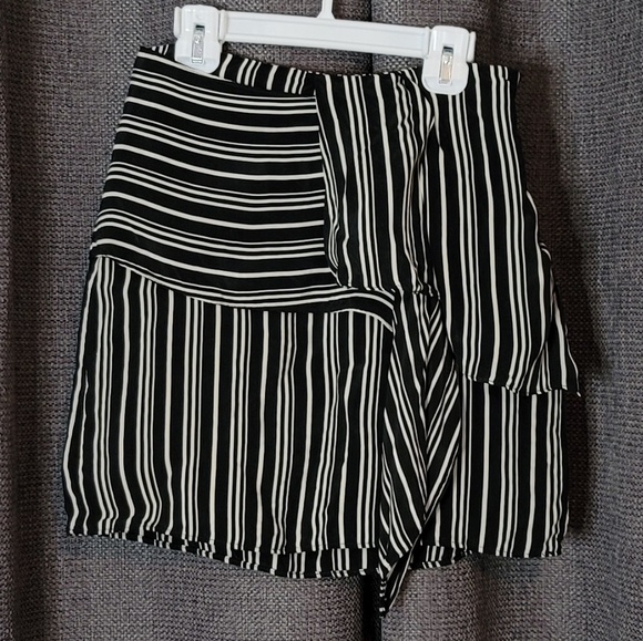 Zara asymmetric lightweight skirt - Picture 10 of 14